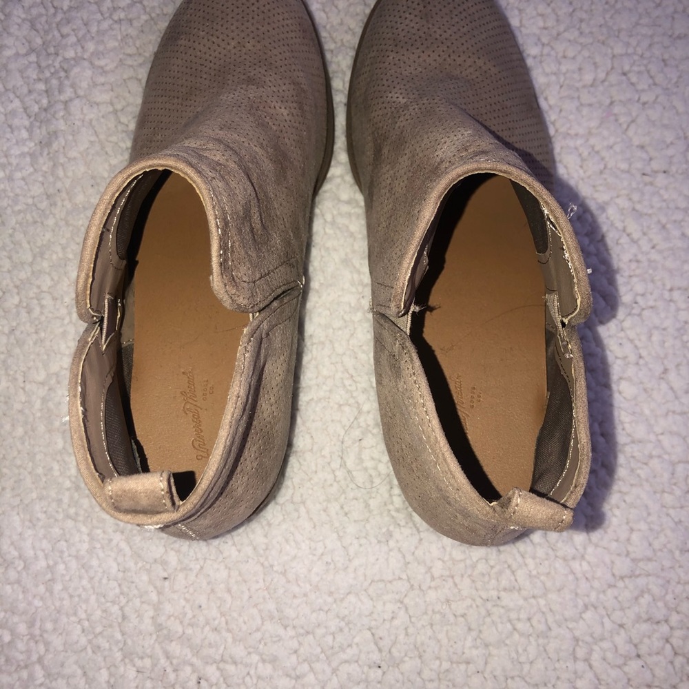Universal Threads Tan Booties - Picture 5 of 6